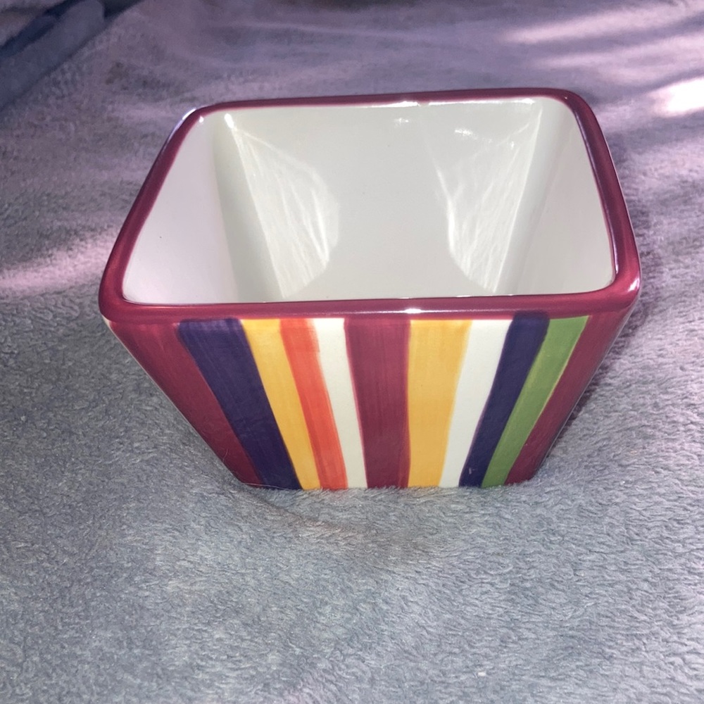 - Pamper Chef Simple additions Square Bowl